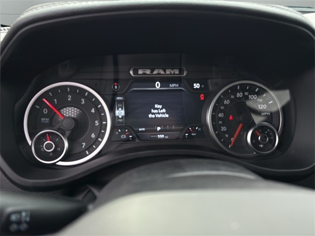 Ram 1500 Vehicle Full-screen Gallery Image 13