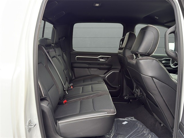 Ram 1500 Vehicle Full-screen Gallery Image 14