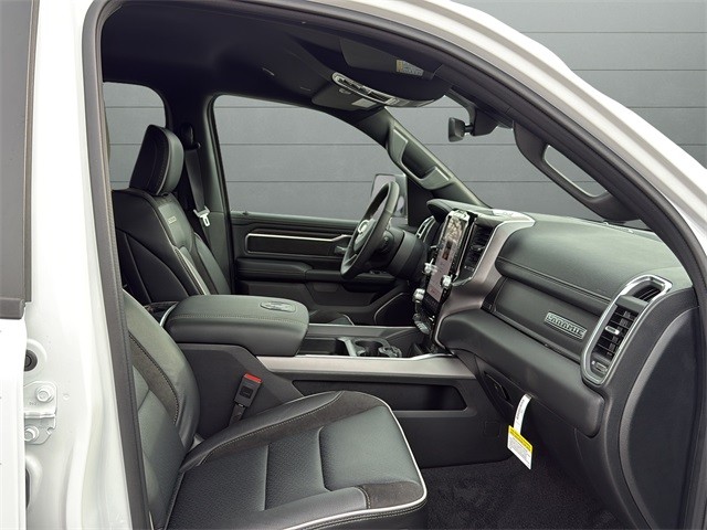 Ram 1500 Vehicle Full-screen Gallery Image 15