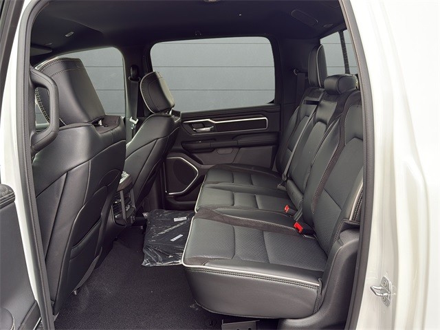 Ram 1500 Vehicle Full-screen Gallery Image 16