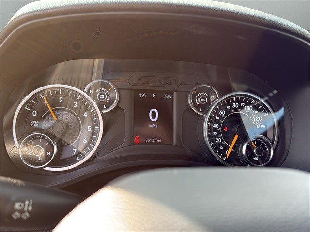 Ram 1500 Vehicle Full-screen Gallery Image 13