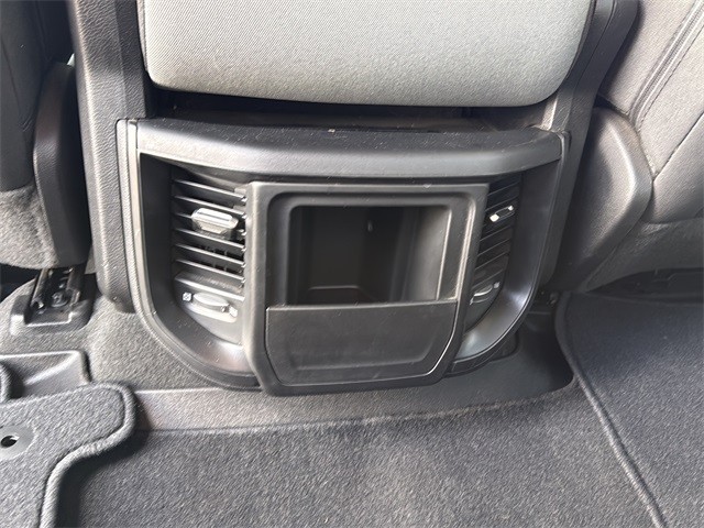 Ram 1500 Vehicle Full-screen Gallery Image 17