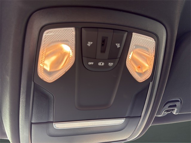 Ram 1500 Vehicle Full-screen Gallery Image 21