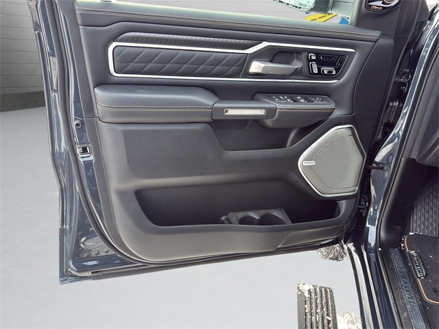 Ram 1500 Vehicle Full-screen Gallery Image 11
