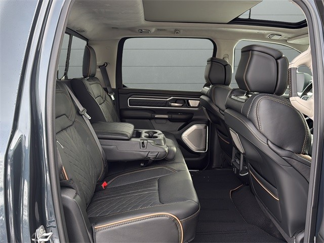 Ram 1500 Vehicle Full-screen Gallery Image 14