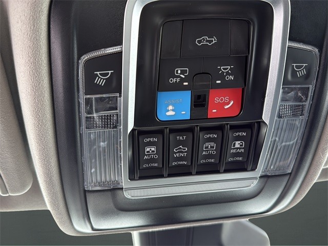 Ram 1500 Vehicle Full-screen Gallery Image 22