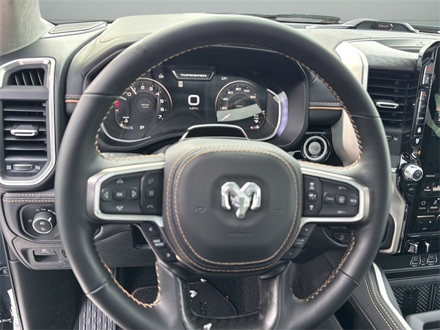 Ram 1500 Vehicle Full-screen Gallery Image 25