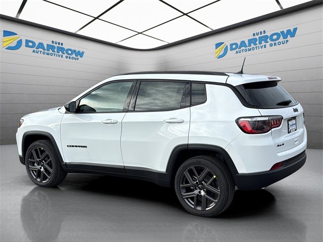 Jeep Compass Vehicle Full-screen Gallery Image 3