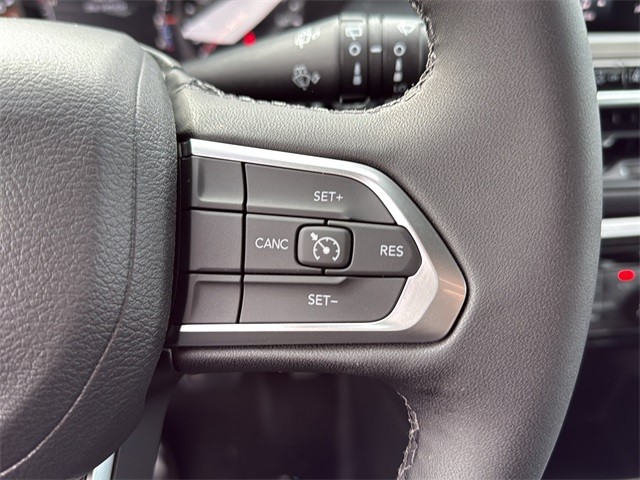 Jeep Compass Vehicle Full-screen Gallery Image 18