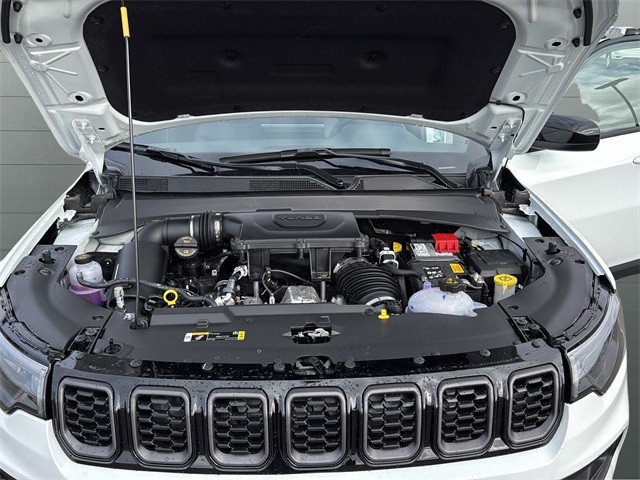 Jeep Compass Vehicle Full-screen Gallery Image 19
