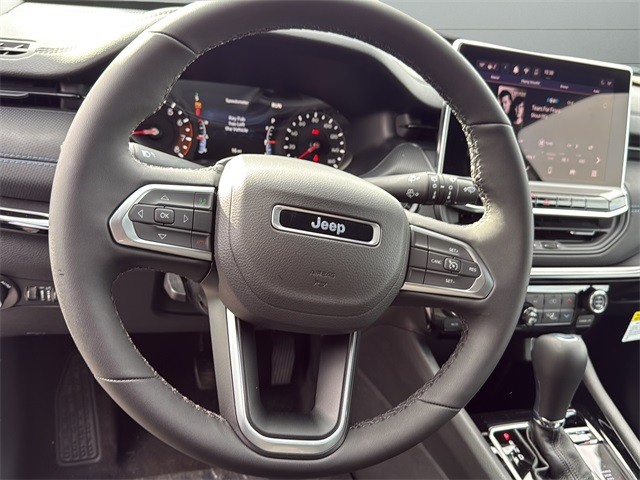 Jeep Compass Vehicle Full-screen Gallery Image 26