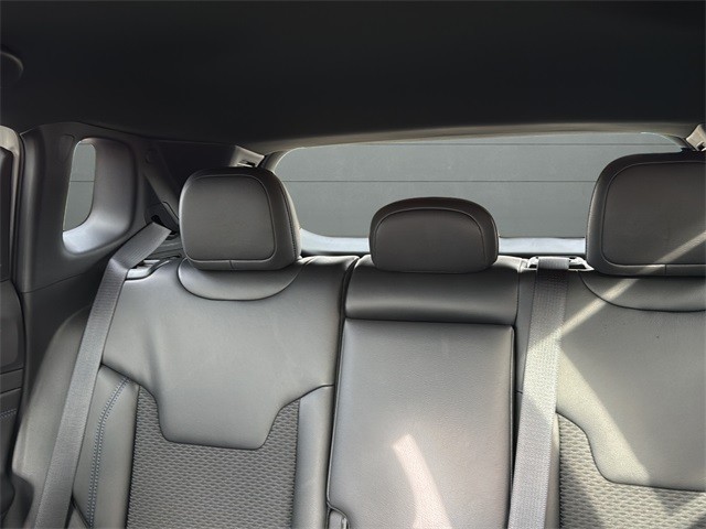 Jeep Compass Vehicle Full-screen Gallery Image 27