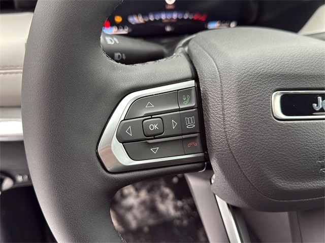 Jeep Compass Vehicle Full-screen Gallery Image 9