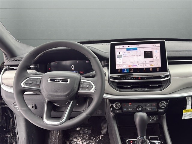 Jeep Compass Vehicle Full-screen Gallery Image 12