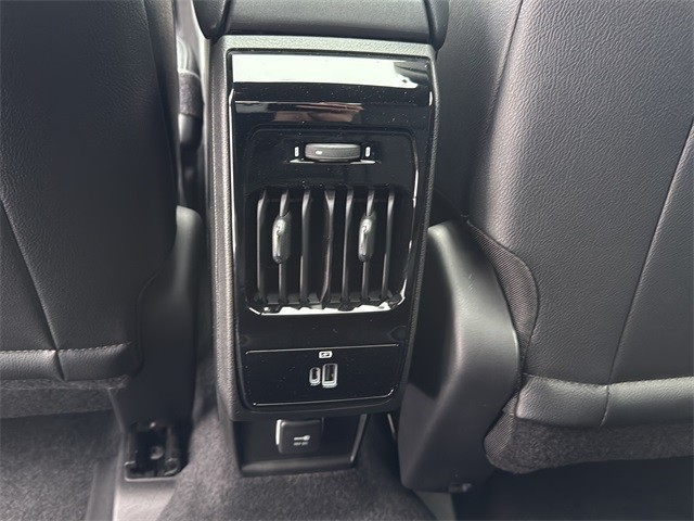 Jeep Compass Vehicle Full-screen Gallery Image 18