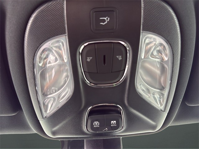 Jeep Compass Vehicle Full-screen Gallery Image 23