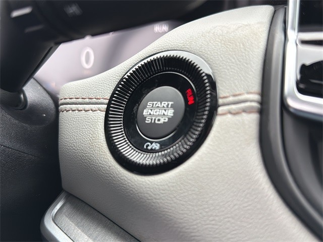 Jeep Compass Vehicle Full-screen Gallery Image 24