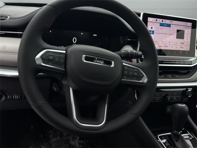 Jeep Compass Vehicle Full-screen Gallery Image 26