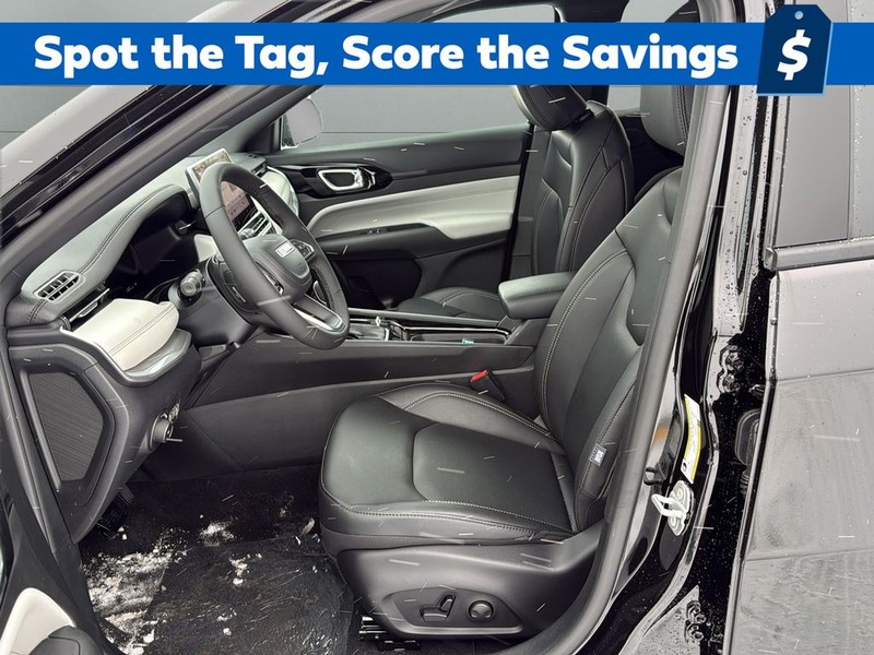 Jeep Compass Vehicle Full-screen Gallery Image 10