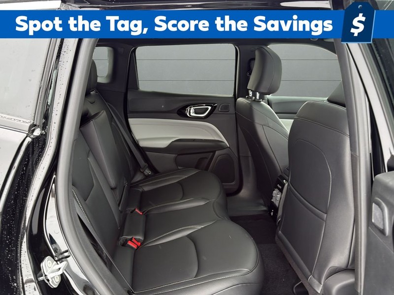 Jeep Compass Vehicle Full-screen Gallery Image 14