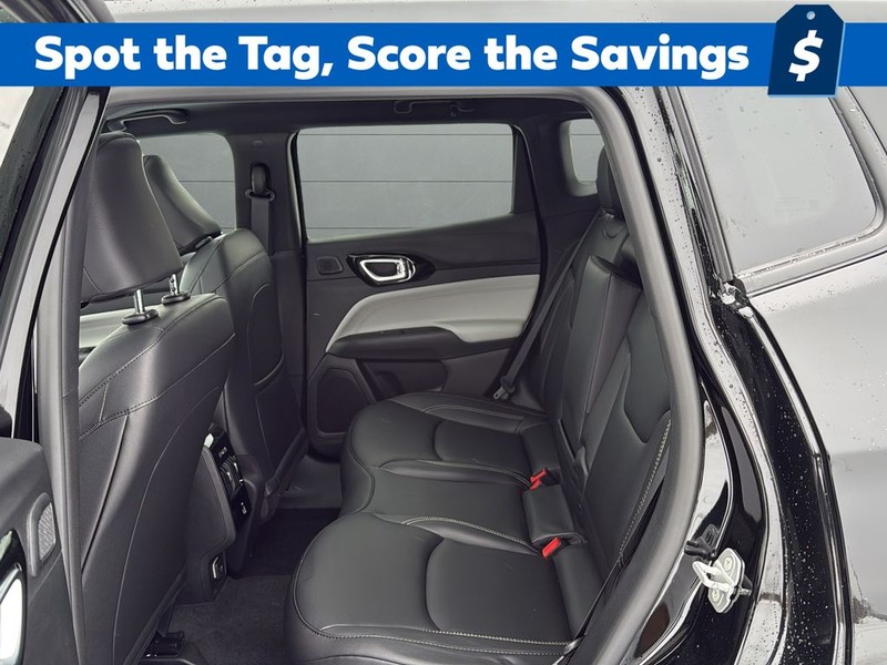 Jeep Compass Vehicle Full-screen Gallery Image 17