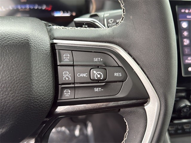 Jeep Grand Cherokee L Vehicle Full-screen Gallery Image 19