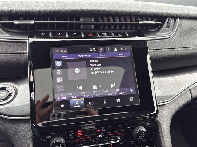 Jeep Grand Cherokee L Vehicle Full-screen Gallery Image 21