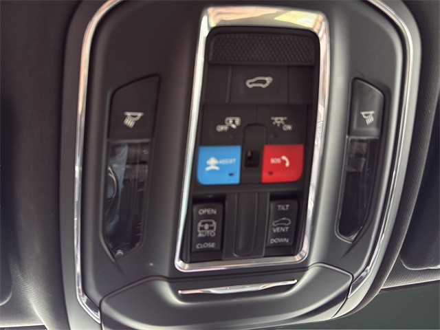 Jeep Grand Cherokee L Vehicle Full-screen Gallery Image 23