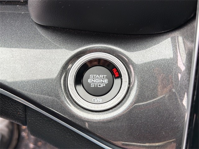 Jeep Grand Cherokee L Vehicle Full-screen Gallery Image 24