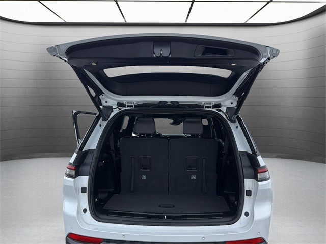 Jeep Grand Cherokee L Vehicle Full-screen Gallery Image 25