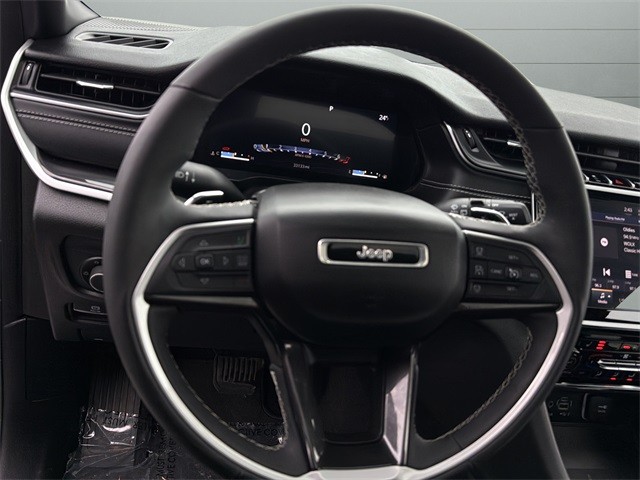 Jeep Grand Cherokee L Vehicle Full-screen Gallery Image 26