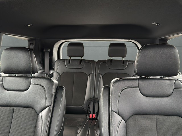 Jeep Grand Cherokee L Vehicle Full-screen Gallery Image 27