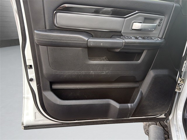 Ram 2500 Vehicle Full-screen Gallery Image 10