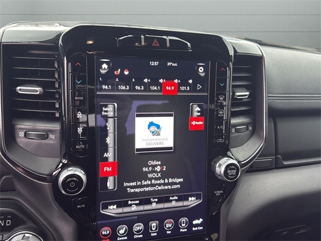 Ram 2500 Vehicle Full-screen Gallery Image 18