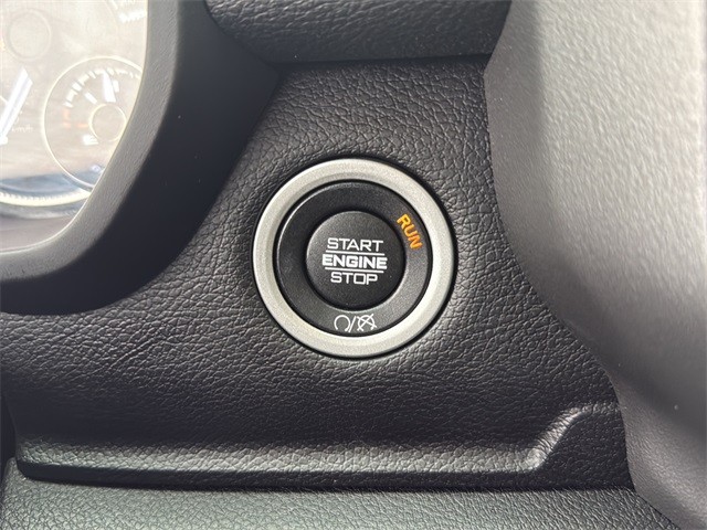 Ram 2500 Vehicle Full-screen Gallery Image 21