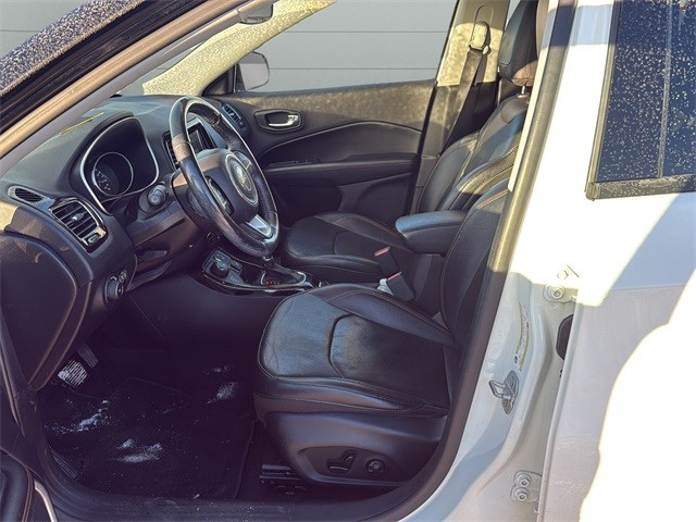 Jeep Compass Vehicle Full-screen Gallery Image 10