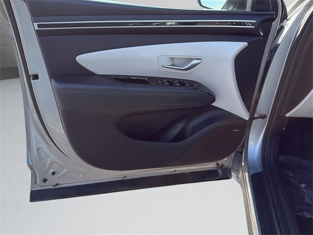 Hyundai Tucson Vehicle Full-screen Gallery Image 11