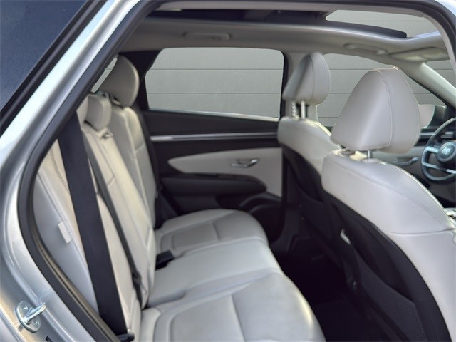 Hyundai Tucson Vehicle Full-screen Gallery Image 14