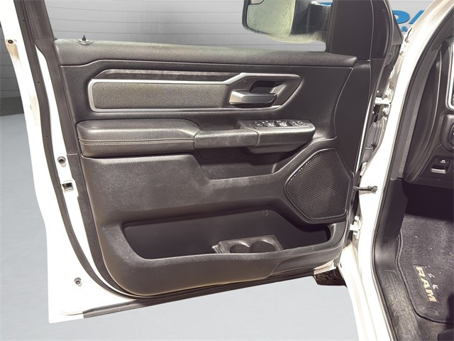 Ram 1500 Vehicle Full-screen Gallery Image 11