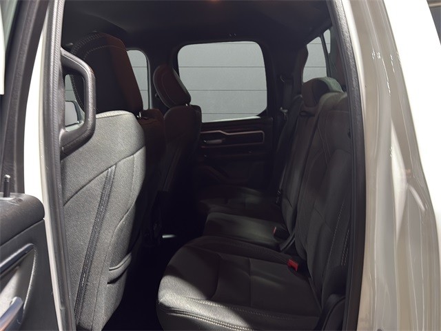 Ram 1500 Vehicle Full-screen Gallery Image 16