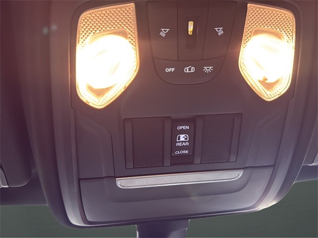 Ram 1500 Vehicle Full-screen Gallery Image 21