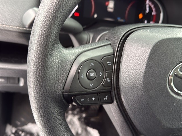 Toyota RAV4 Vehicle Full-screen Gallery Image 9