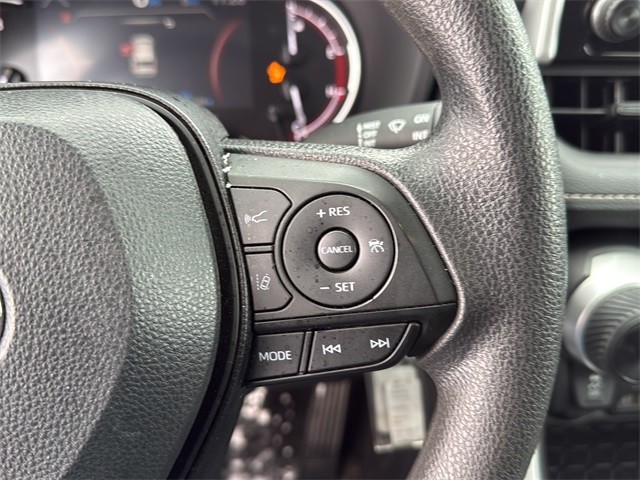 Toyota RAV4 Vehicle Full-screen Gallery Image 11