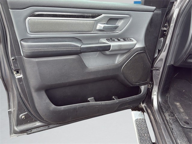 Ram 1500 Vehicle Full-screen Gallery Image 11