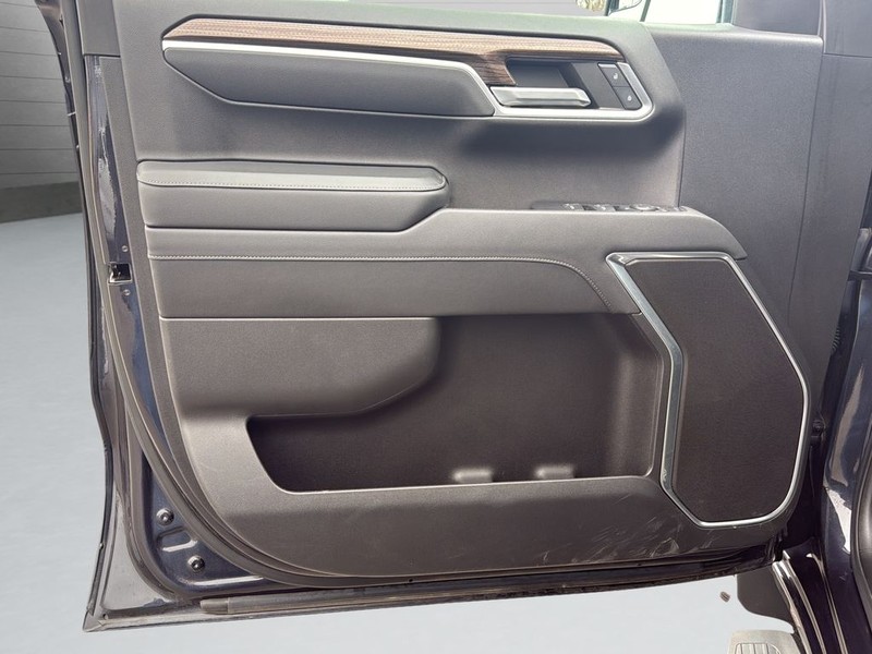 Chevrolet Silverado 1500 Vehicle Full-screen Gallery Image 11