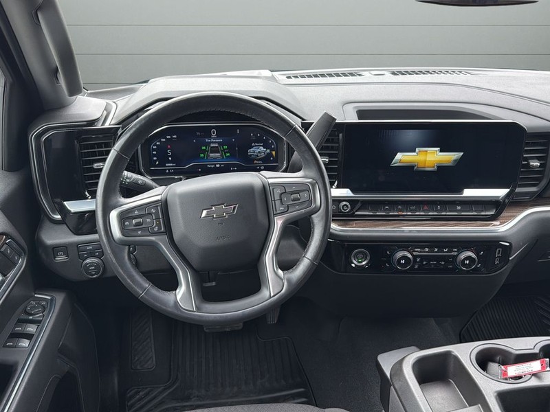 Chevrolet Silverado 1500 Vehicle Full-screen Gallery Image 12
