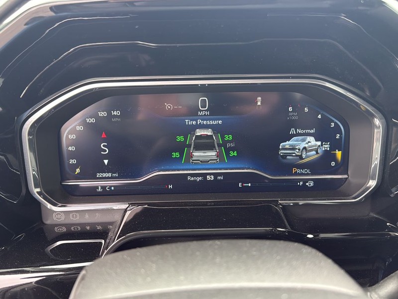 Chevrolet Silverado 1500 Vehicle Full-screen Gallery Image 13