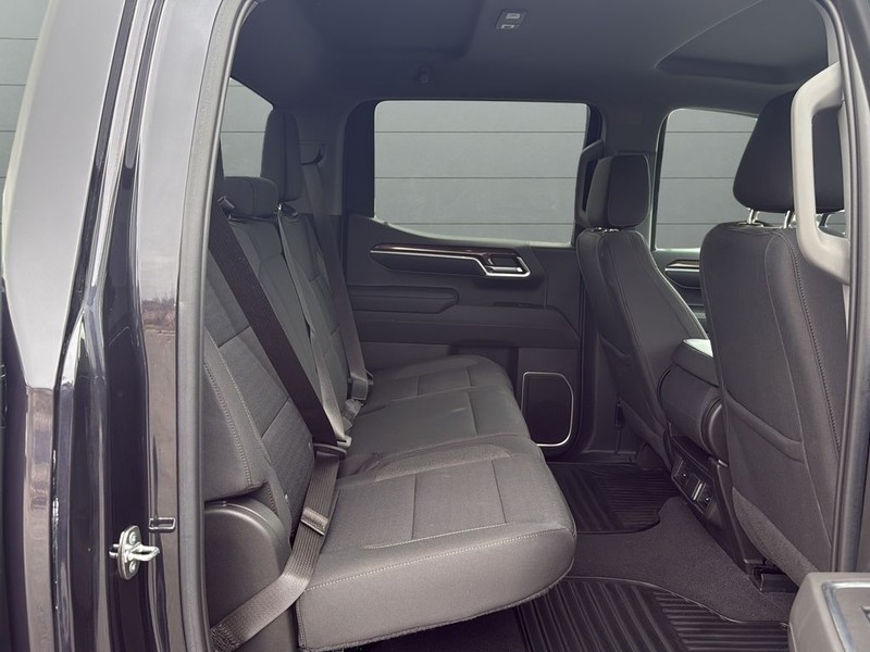 Chevrolet Silverado 1500 Vehicle Full-screen Gallery Image 14