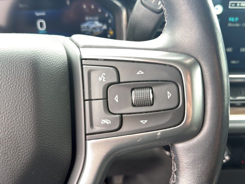 Chevrolet Silverado 1500 Vehicle Full-screen Gallery Image 19