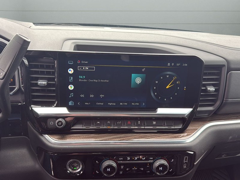 Chevrolet Silverado 1500 Vehicle Full-screen Gallery Image 21